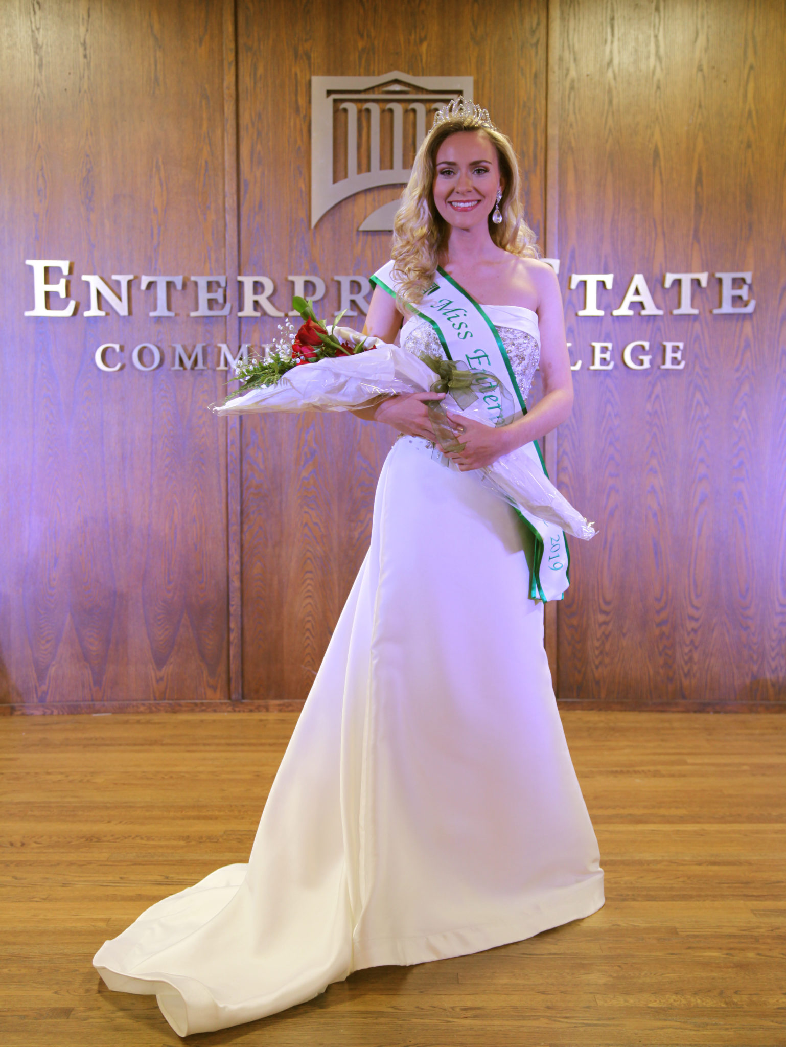 Caitlyn Nolin crowned 2019-20 Miss ESCC