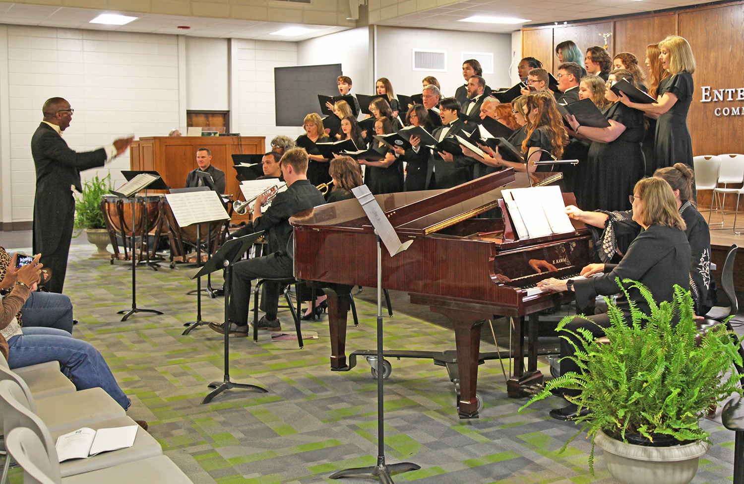 ESCC Fine Arts highlights student talent for holiday showcase